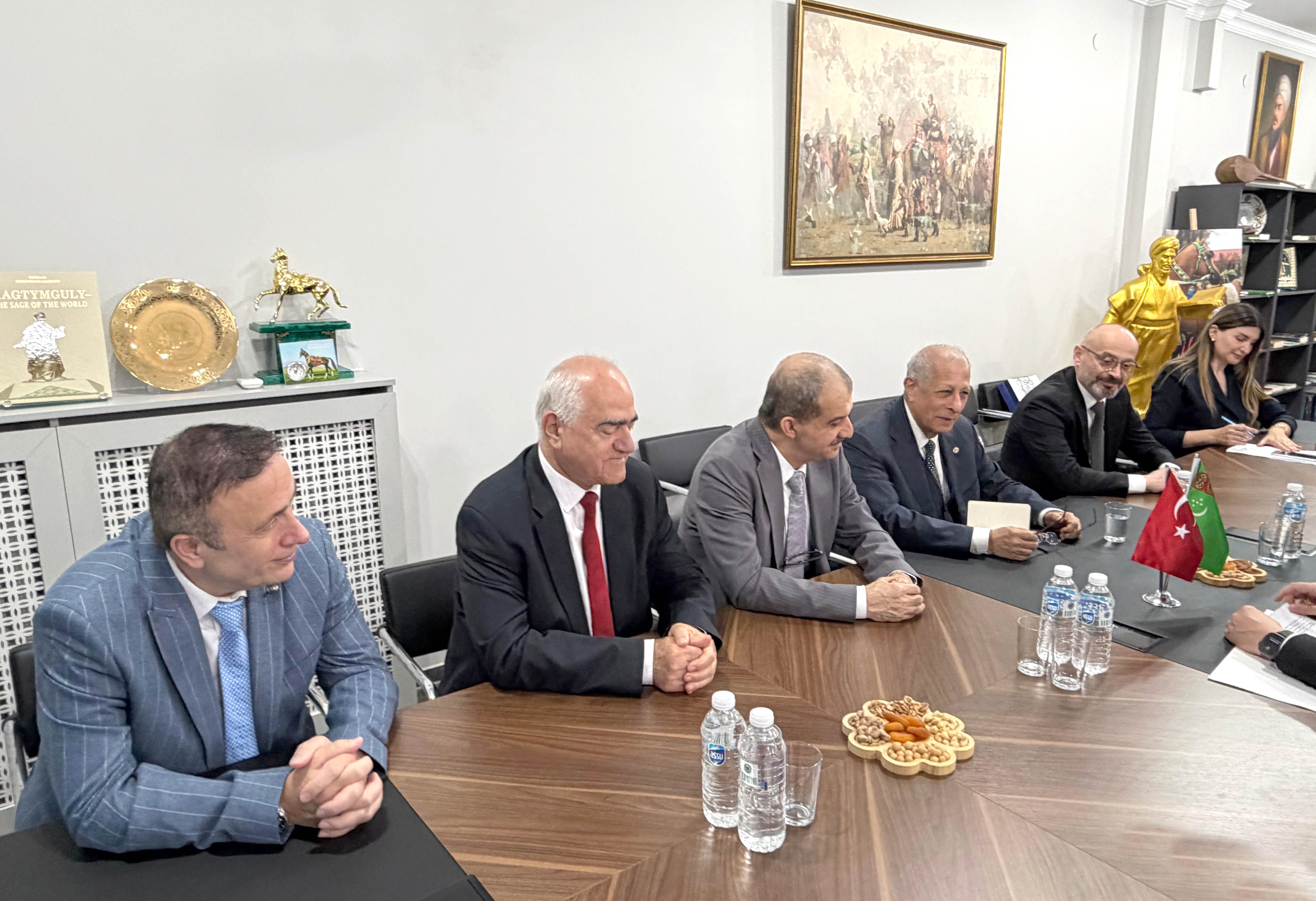 Türkmenistanyň Türkiýedäki Ilçisi Türkmen-türk işewürlik geňeşiniň ýolbaşçysy bilen ikitaraplaýyn hyzmatdaşlygyň ösüşini maslahatlaşdy